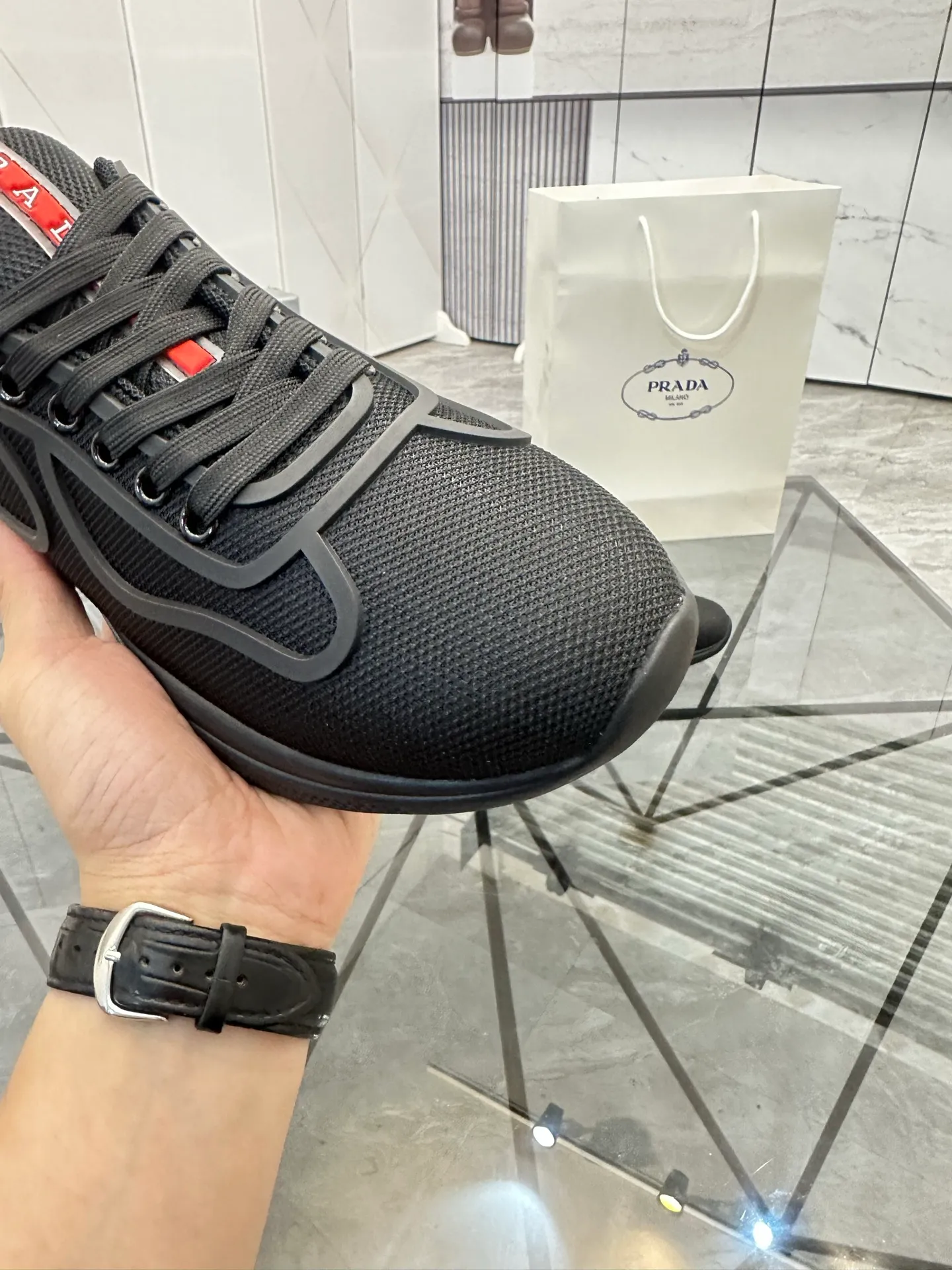 Men's shoes for sale💰: 💰P460¥ High-end top quality Product trademark: Prada * "Prada*" low-top casual shoes Regular size: 38-45 (can be customized to 46) Product materials: imported breathable fly knit upper, breathable lining, cowhide foot pads, original air cushion outsole. No.: 001